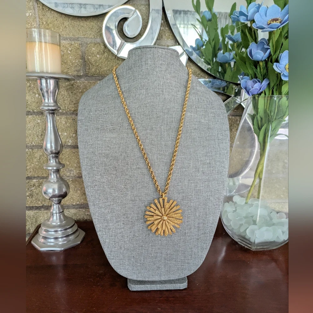 Vintage Monet ☀️ Sunburst Starburst Medallion Necklace - Picture 1 of 16